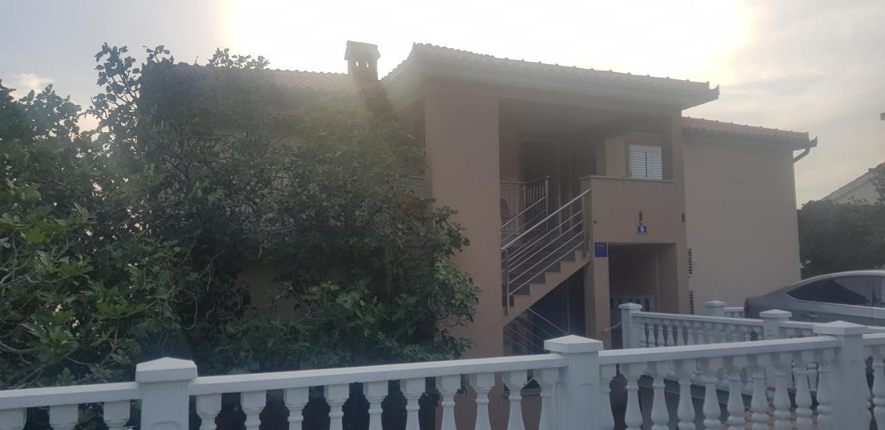 Apartmani Mira Klenovica Kültér fotó