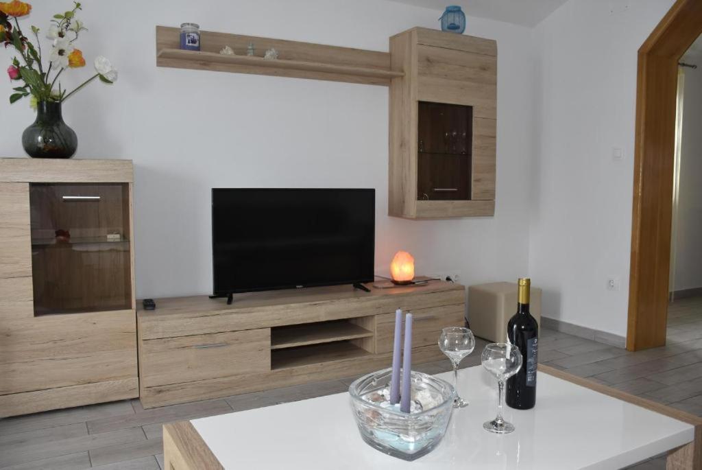 Apartmani Mira Klenovica Kültér fotó