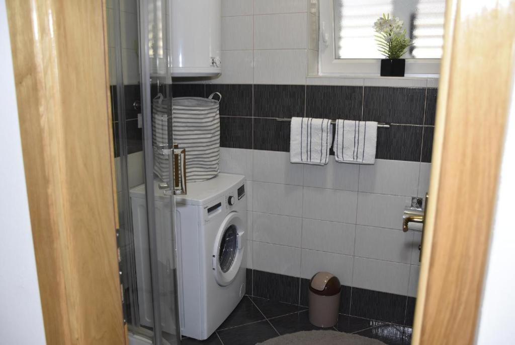 Apartmani Mira Klenovica Kültér fotó